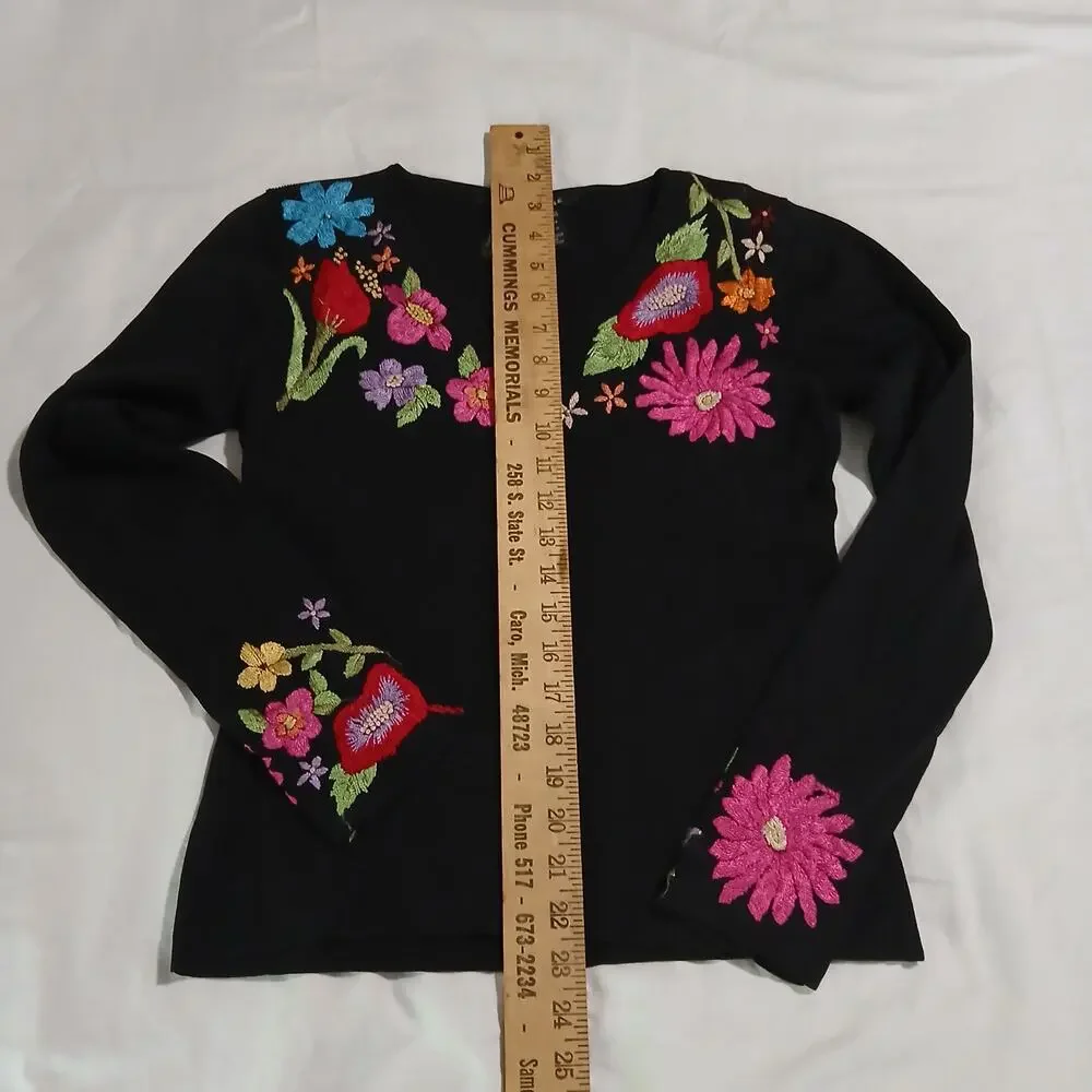 Michelle Nicole Sm Black Long-Sleeved Sweater Floral Embroidered Accents V Neck
